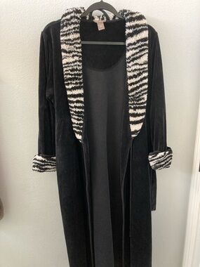 Women's Black Plush Robe with Zebra Trim